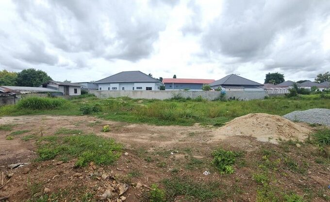 Land for Sale near the Edge of Mabprachan Lake in Pattaya, 158 Square Wah