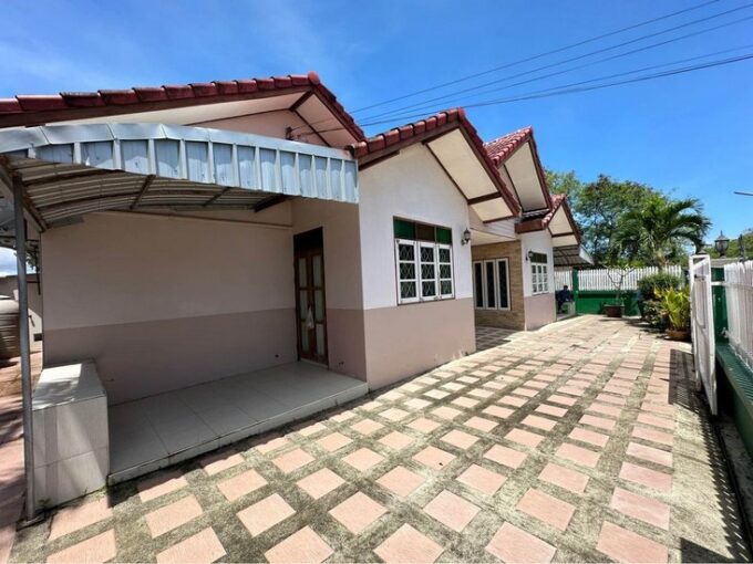 Urgent Sale! House near the sea for Sale in Na Jomtien Pattaya, Only 250 Meters from the Sea, 3bedrooms 3bathrooms