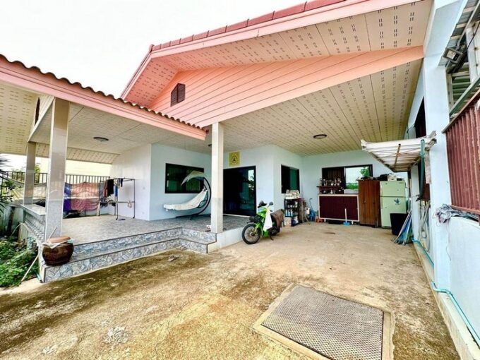 บ้านติดตลาดเซนสิริแยกเจสัตหีบ 4ห้องนอน 2ห้องน้ำ เจ้าของขายเอง ขายราคาถูกมาก