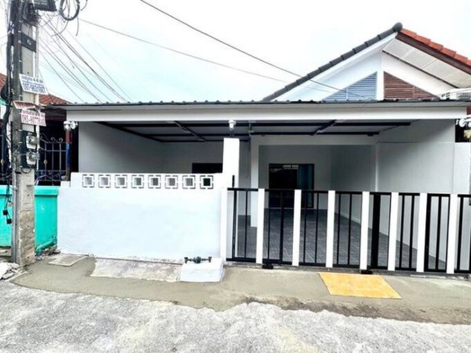 Inexpensive Townhouse for Sale in Soi Khao Noi Pattaya