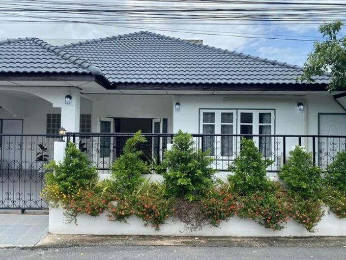 บ้านเดี่ยวพัทยา บ้านชั้นเดียว รีโนเวทใหม่สไตล์ทันสมัย 3ห้องนอน 2ห้องน้ำ