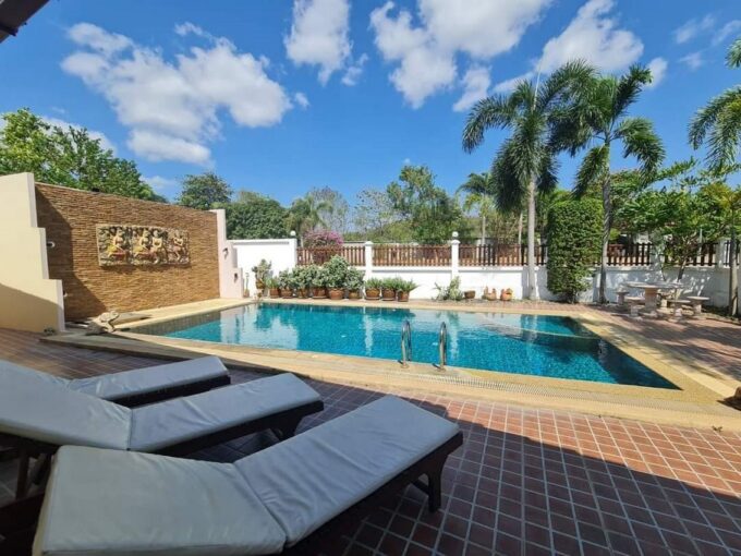 บ้านเดี่ยวพร้อมสระว่ายน้ำส่วนตัว บางเสร่ ใกล้พัทยา เนื้อที่ 161ตารางวา 4ห้องนอน 4ห้องน้ำ