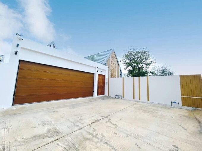 บ้านสวยทรงนอร์ดิกหรูทันสมัย บ้านพูลวิลล่าสระว่ายน้ำส่วนตัวใจกลางบ้าน