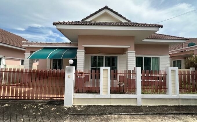 Pattaya house for sale at a discounted price, featuring 4 bedrooms, 2 bathrooms, and located just 5 kilometers from Regent's International School
