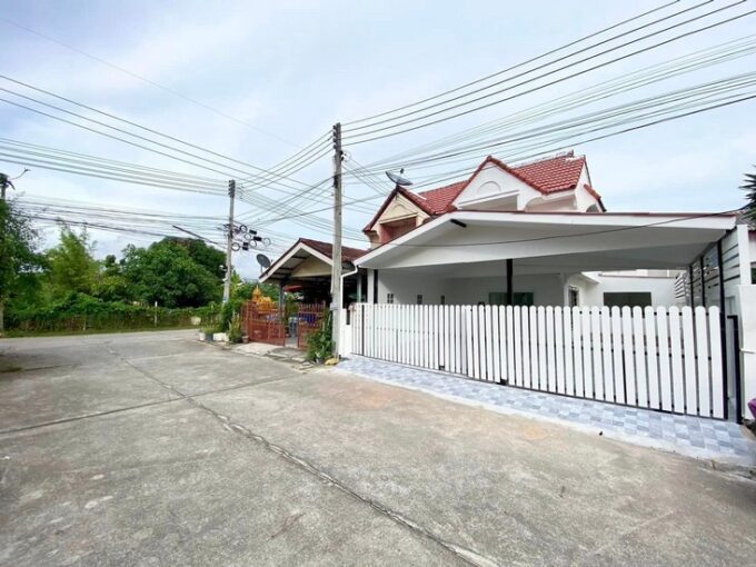 Inexpensive Pattaya Semi Detached House for Sale in Pattaya, 3bedrooms 2bathrooms, 38 Square Wah