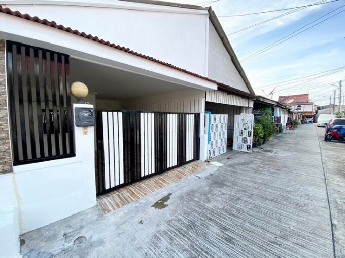 Townhouse close to Big C South Pattaya for Sale, Located in Soi Wat Tham near Sukhumvit Road