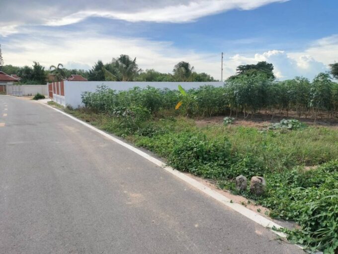 Land near Lake Mab Prachan or  Mab Prachan Reservoir, in proximity to the Horseshoe Point Pattaya project, measuring 132 square wah, situated along the roadways