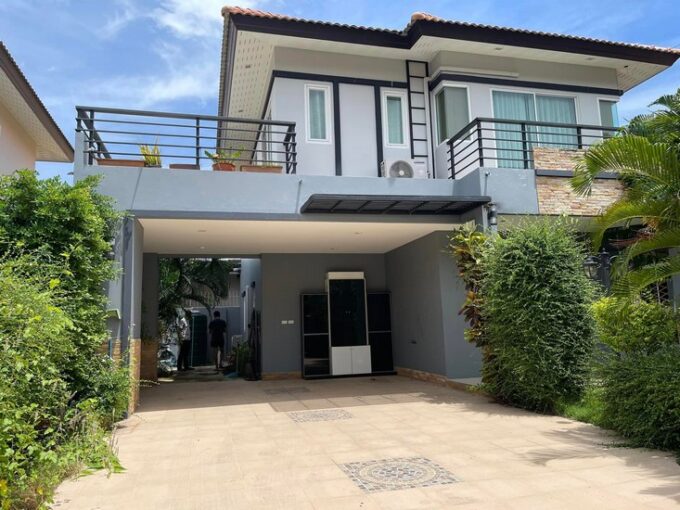 2 Storey Detached House for Sale in Pattaya, On Sukhumvit Road, Close to Jomtien Beach, 3bedrooms 3bathrooms