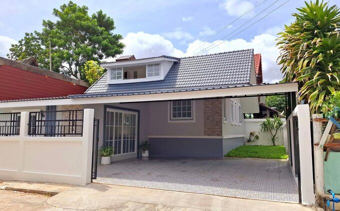Single house in Pattaya, split-level, 3 bedrooms, 2 bathrooms, near the CP All distribution center, Nong Pla Lai, Pattaya
