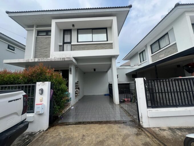 Two-storey detached residence in Pattaya, situated within a housing estate project, excellent location, Soi Nen Plab Wan Pattaya