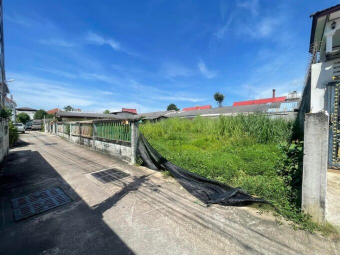 Vacant land Pattaya for Sale, located near Sukhumvit in South Pattaya, Soi Wat Tham, with an area of 112 square wah