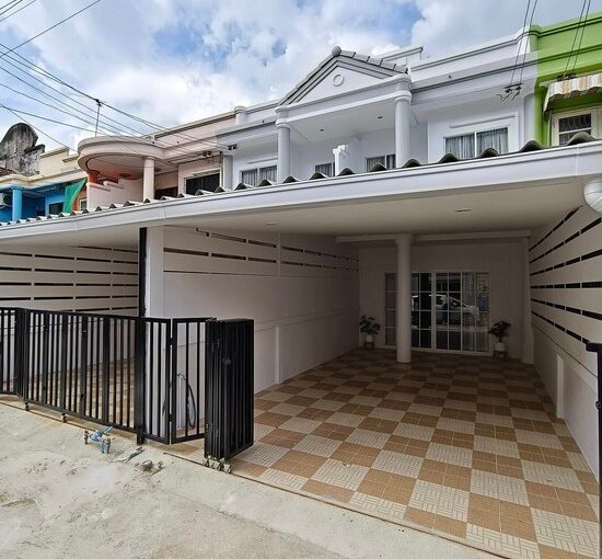 Townhouse on Beach Side Pattaya for Sale2 | บ้านพัทยา คอนโดพัทยา ที่ดินพัทยา ขาย-ให้เช่า อสังหาริมทรัพย์ในพัทยา - Pattaya Houses, Pool Villas and Condos for sale and for rent Townhouse on Beach Side Pattaya for Sale