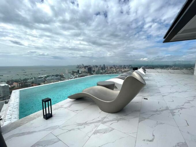 Condominium in the city center, adjacent to Walking Street, South Pattaya. Arcadia Millennium Tower condominium available for sale at a price below market value