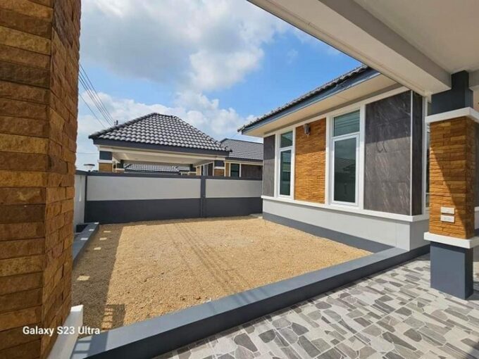 Newly constructed house in Pattaya featuring a space for building a private swimming pool, comprising 3 bedrooms and 3 bathrooms