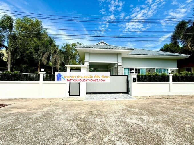 House in the village of  PornThep Pattaya, featuring a spacious area, conveniently located near Pattaya city and the expressway, encompassing 95 square wah, with 3 bedrooms and 2 bathrooms