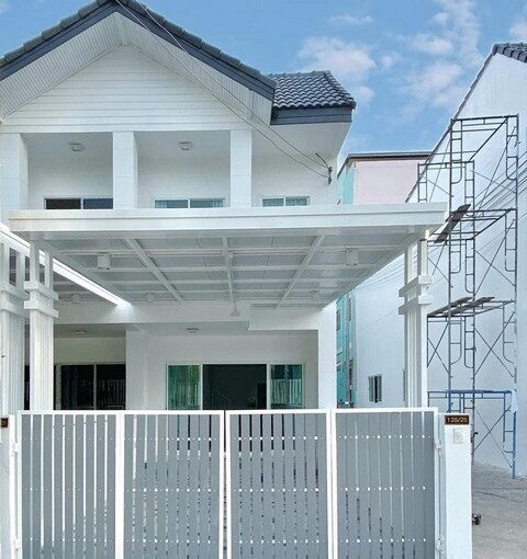 Two-storey townhouse in Pattaya, adorned in a luxurious style, Soi Nen Plab Wan, Pattaya