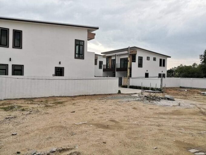 Pattaya land, highly suitable for development, located near Sukhumvit and Mareewit School, encompassing 332 square wah, ideal for constructing a pool villa