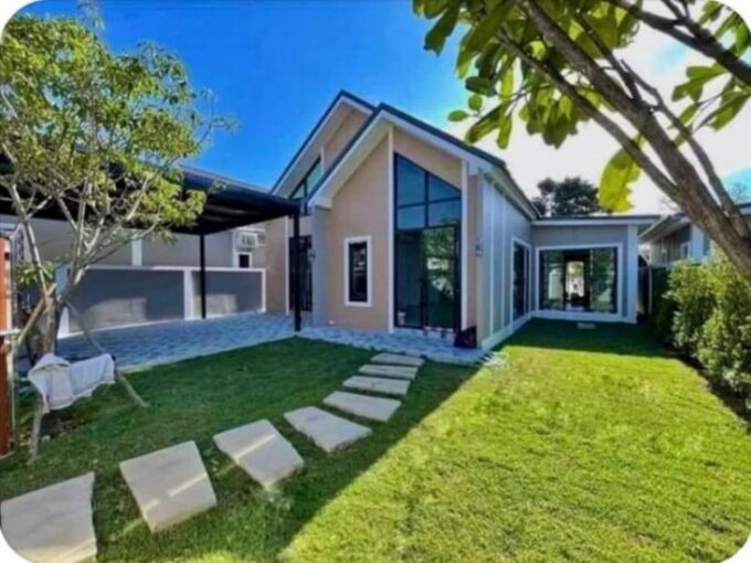 Nordic-style house in Pattaya, ideally situated in the city center on Soi Siam Country Club, offered at an attractive price, featuring 3 bedrooms and 3 bathrooms.