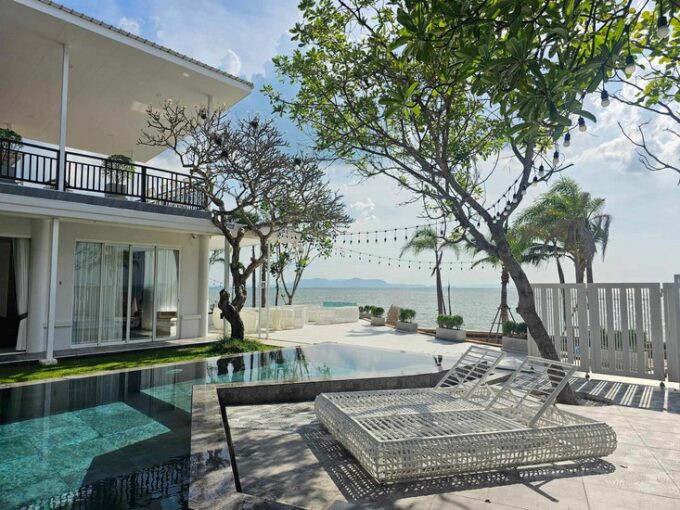 บ้านพูลวิลล่าหรูติดทะเลพัทยา บ้านพูลวิลล่าติดชายหาดจอมเทียนพัทยา บ้านหรู 10ห้องนอน 11ห้องน้ำ