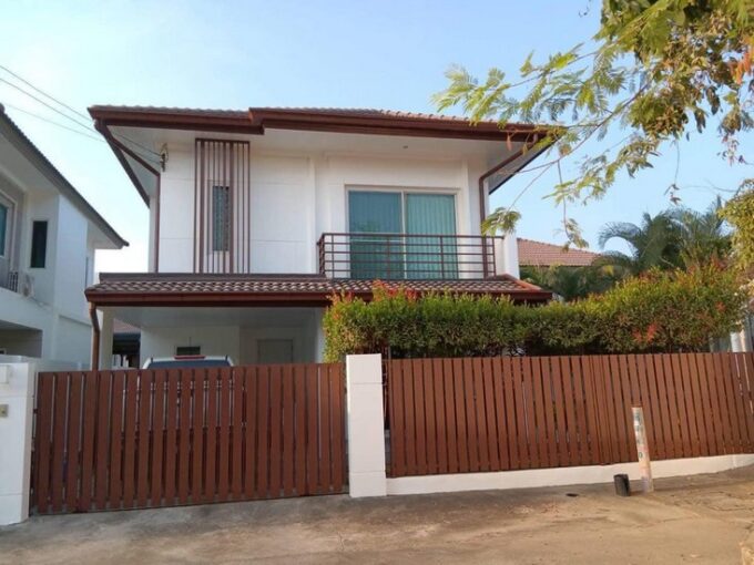 Pattaya residence within a housing development, Pattaya standalone house in a community, 3 bedrooms, 2 bathrooms