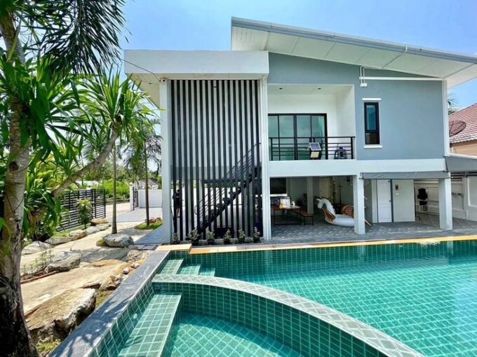 Pool Villa for Sale, Sattahip, Near J Intersection, in proximity to Sattahip Beach, adjacent to Bang Saray Beach