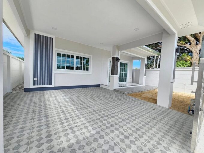 Detached house in Pattaya, located near Pong Municipality, adjacent to a public park and a reservoir