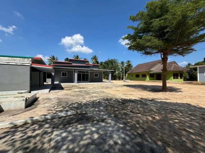 Pattaya residence on 3 ngan of land, urgent sale, prime location, Huai Yai, Pattaya, 4 bedrooms, 2 bathrooms