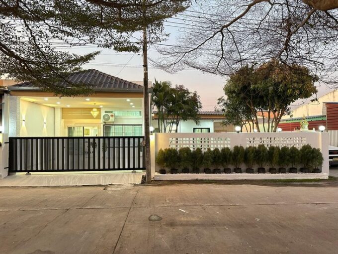 บ้านแฝดพื้นที่กว้างใจกลางพัทยา ใกล้ตลาดไร่วนาสินธ์ ใกล้ร้านสะดวกซื้อ