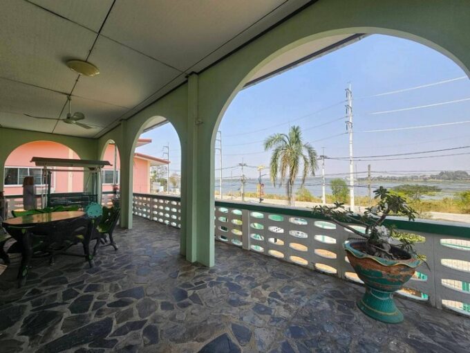 ขายพัทยาติดขอบอ่างมาบประชัน วิวอ่างเก็บน้ำมาบประชัน พื้นที่กว้างขวาง 1,420 ตารางเมตร บ้านหลังใหญ่ พร้อมเรือนรับรอง 2หลัง และ สระว่ายน้ำส่วนตัว