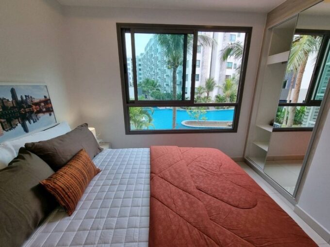 arcadia beach resort condo pattaya for sale