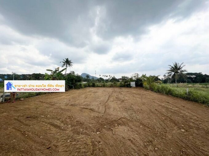 Land next to Nong Nooch Pattaya Garden, featuring a mountain view, encompassing an area of 504 square meters, ideal for constructing a pool villa