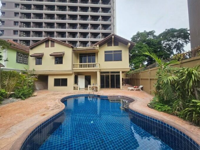 Pool Villa in the heart of Pattaya 6bedrooms 4bathrooms