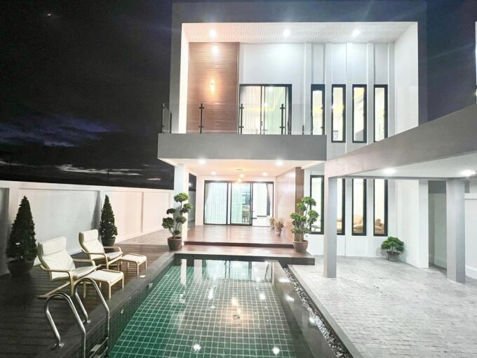 ขายบ้านพูลวิลล่าพัทยาทรงโมเดิร์น