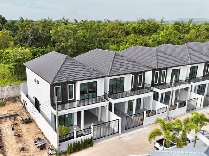 บ้านพัทยา ทำเลดีมากใกล้ทะเลจอมเทียน สุขุมวิทพัทยา บ้าน สไตล์โมเดิร์น 2ชั้น 4ห้องนอน 3ห้องน้ำ