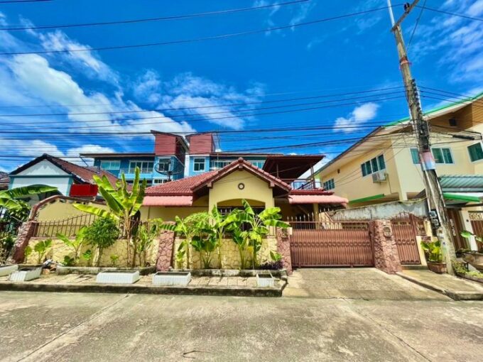 The house is situated nearly at the brink of Map Prachan Reservoir, merely 200 meters from Lakd Mabprachan edge