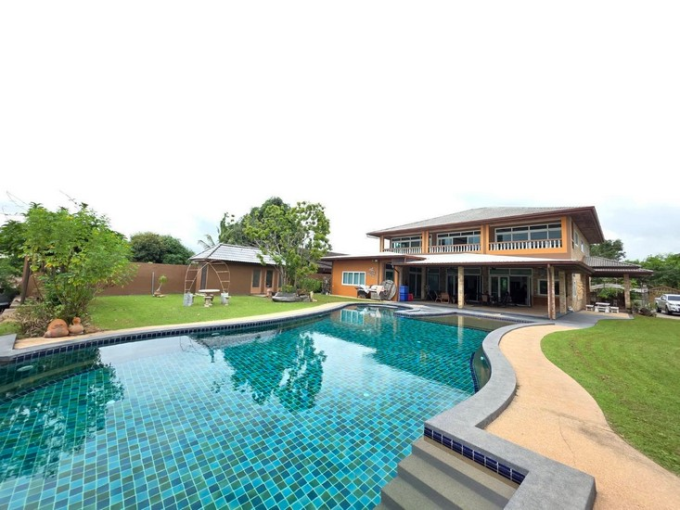 Large Pool Villa near Mabprachan Lake Pattaya for Sale