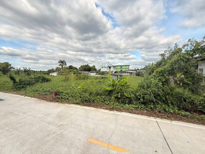 Land available for purchase in Na Jomtien, Pattaya, in proximity to the sea and Sukhumvit, covering an area of 311 square wah