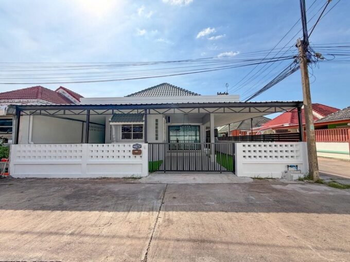 Corner detached house in Soi Siam Country Club Pattaya, an exceptional location in the heart of Pattaya. Fully furnished with appliances, move-in ready