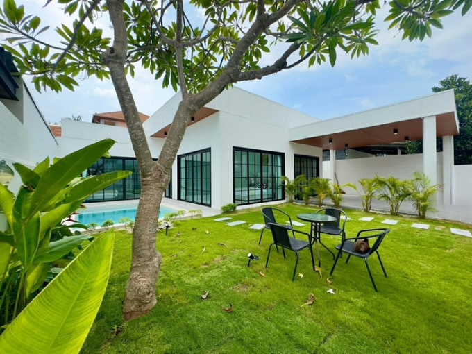 Affordable Modern Style Pool Villa in Pattaya for Sale