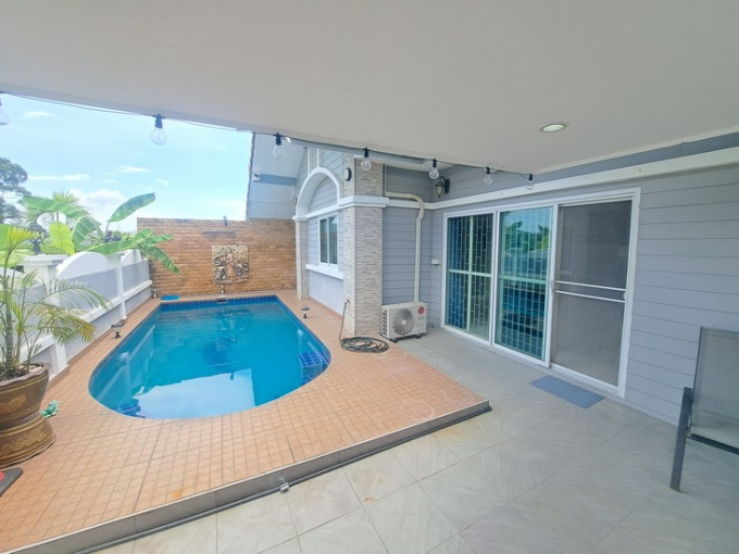 House with private swimming pool for sale in Bang Saray