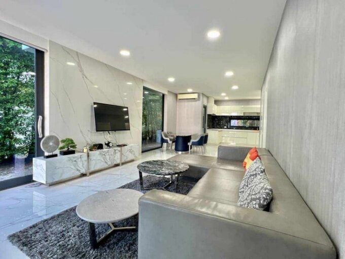 พูลวิลล่าพัทยาสไตล์โมเดิร์น โซนเขาพระตำหนัก ใจกลางพัทยา 3ชั้น 3ห้องนอน 4ห้องน้ำ