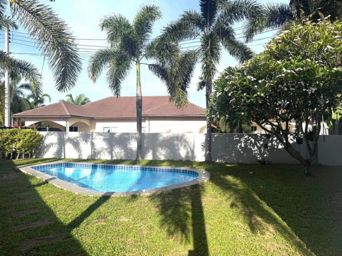 House with private pool in Pattaya for Sale