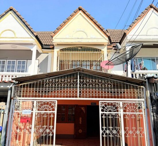 Townhouse in Pattaya, beachfront, Soi Wat Boonkanjana. Exceptional location near Jomtien Beach, merely 200 meters from Sukhumvit Road