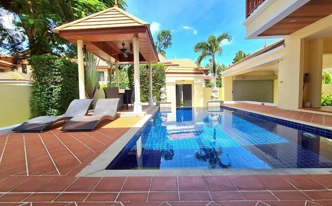 Prime location pool villa in Bang Saray, within walking distance to the beach. 3 bedrooms, 4 bathrooms.