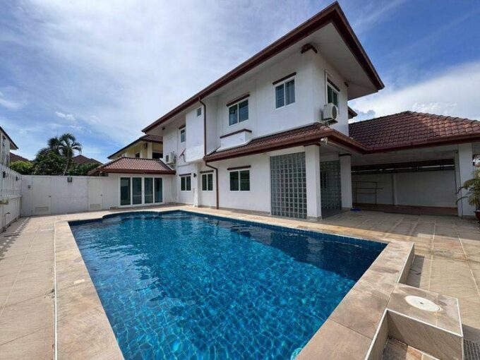 Spacious pool villa in Pattaya, situated in the North Pattaya - Na Kluea region, within a tranquil and secure gated community, in close proximity to Bangkok Pattaya Hospital