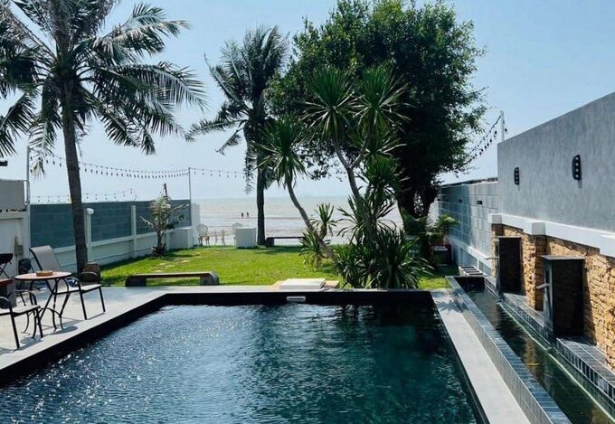 Pool Villa next to the sea for sale in Pattaya.