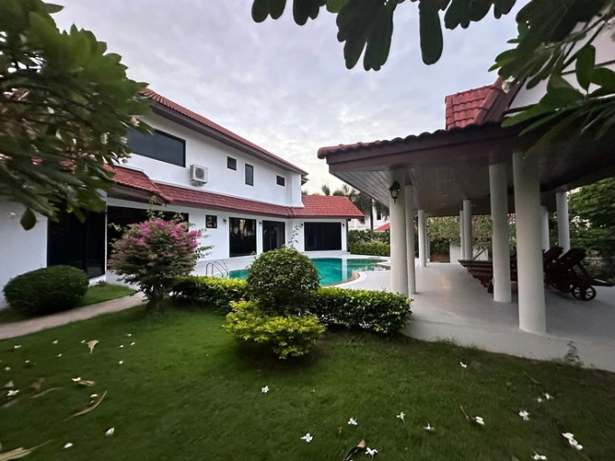 Large Pool Villa Pattaya near Tara International School