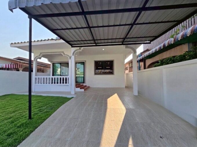 Single-family home in Pattaya, close to Siam Country Club, competitively priced, featuring 3 bedrooms and 2 bathrooms, move-in ready