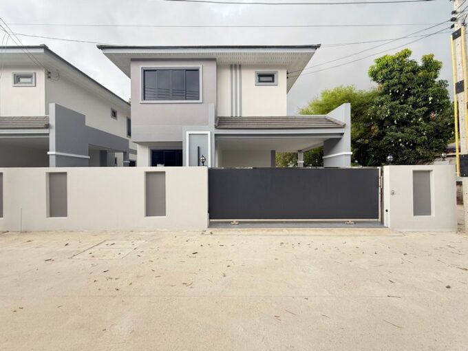 Detached house in Pattaya, two-story 4bedrooms 3bathrooms, new house, prime location near Nong Pla Lai Municipality, close to the motorway, offering convenient transportation access, and in proximity to Pattaya International School