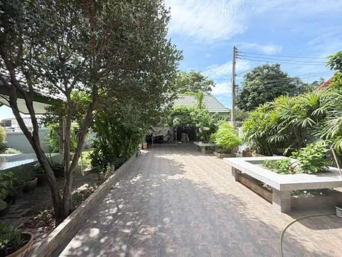 Expansive 3-bedroom, 3-bathroom house in Pattaya. Surrounded by verdant landscaping and trees and garden. Situated within a secure gated community, in proximity to Tara Pattana International School